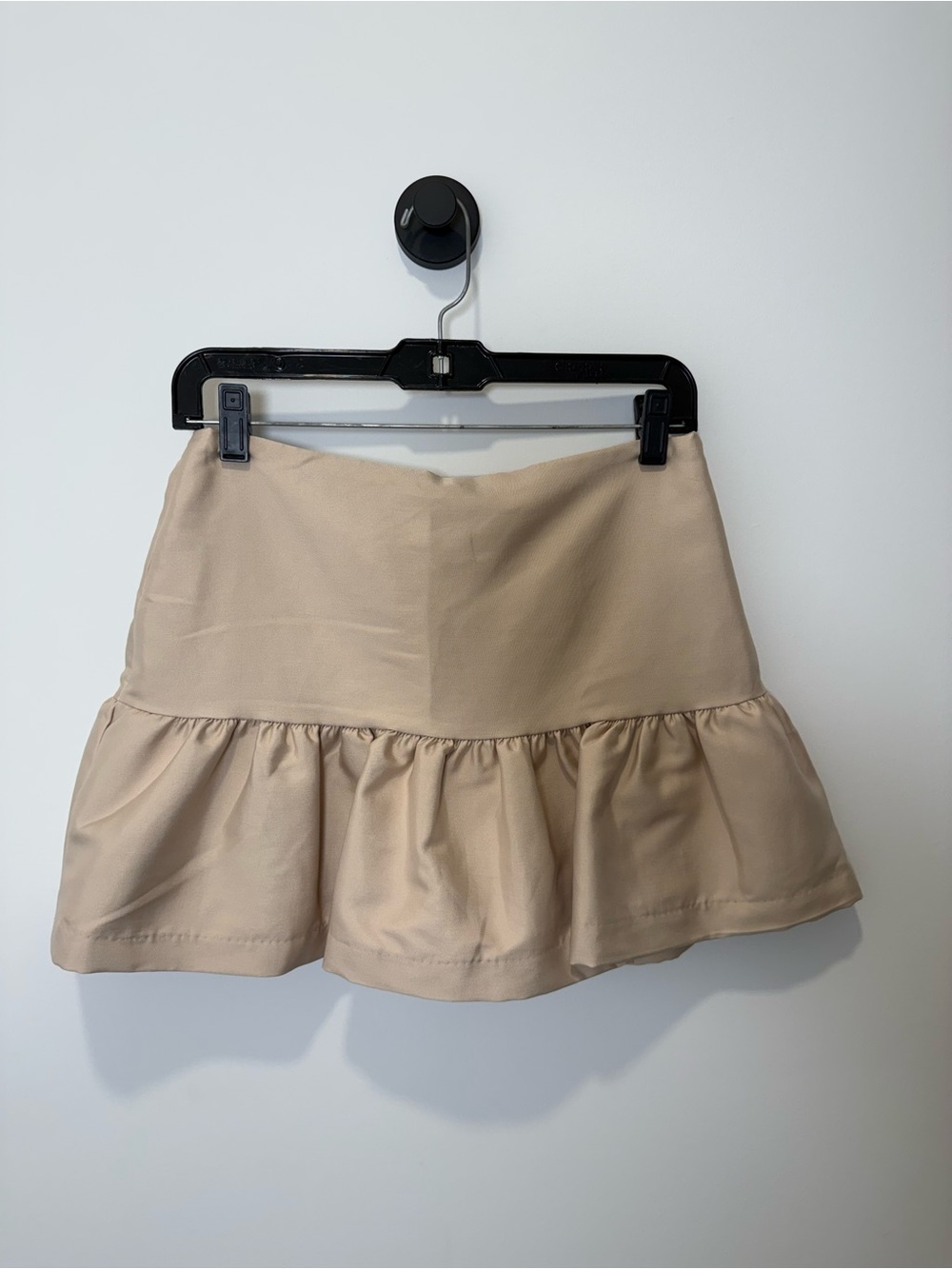 H&M Beige Ruffle Mini Skirt - Picture 2 of 6